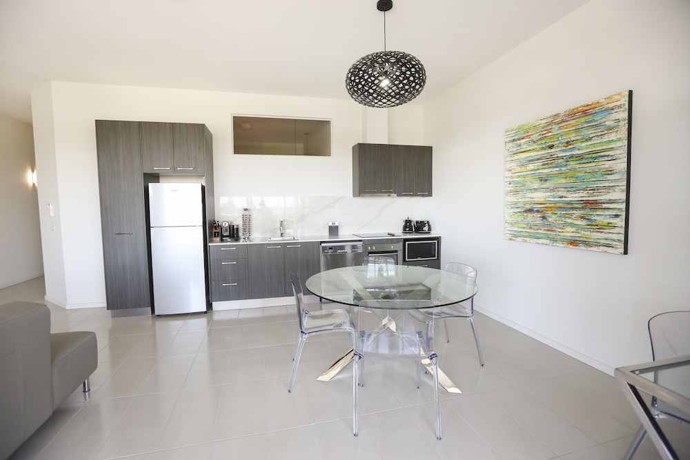 Indulge CBD Apartments 7/50