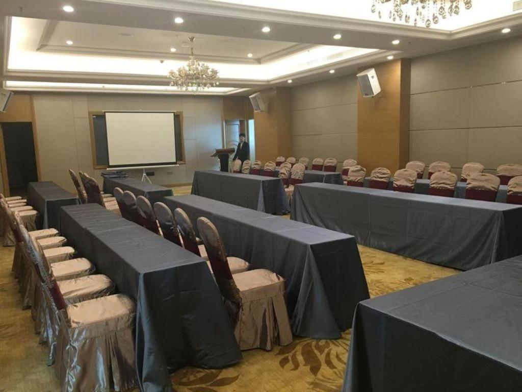 Vienna International Hotel (Foshan Flower World) 44/51