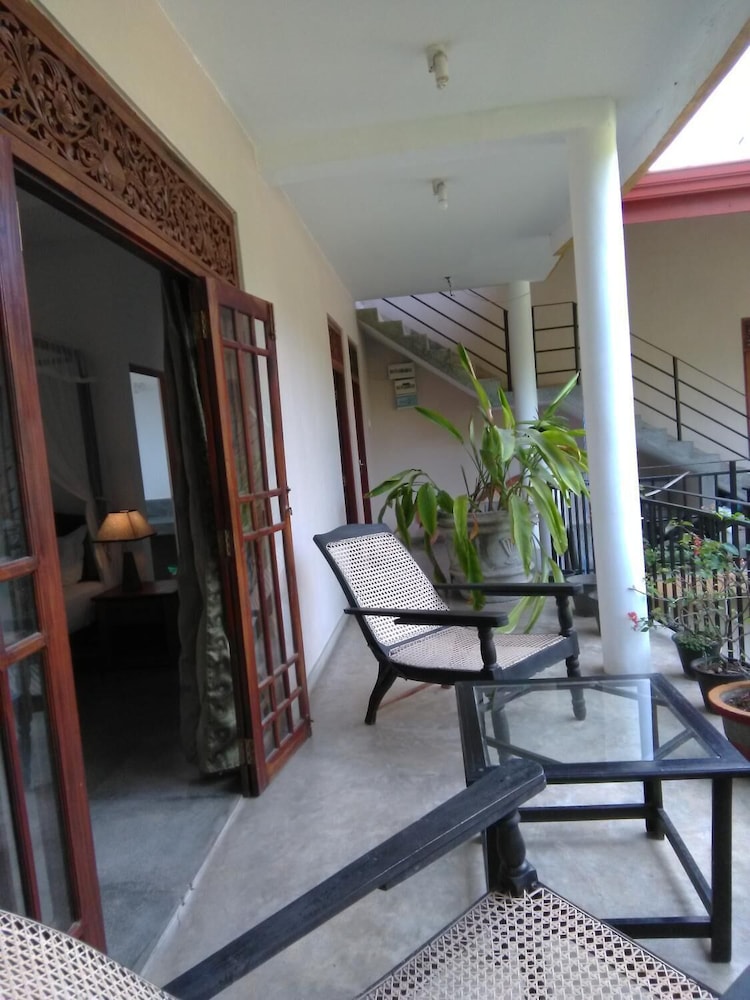 Srimalis Residence 20/32