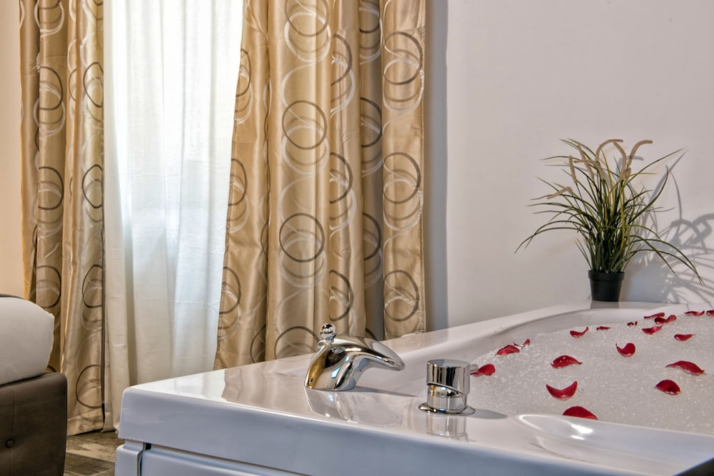 Navona Rooms with Jacuzzi 41/71
