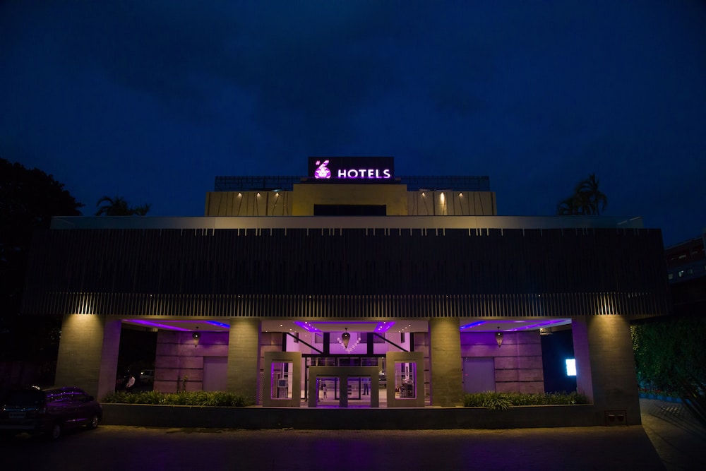 Hash Six Hotels 3/65