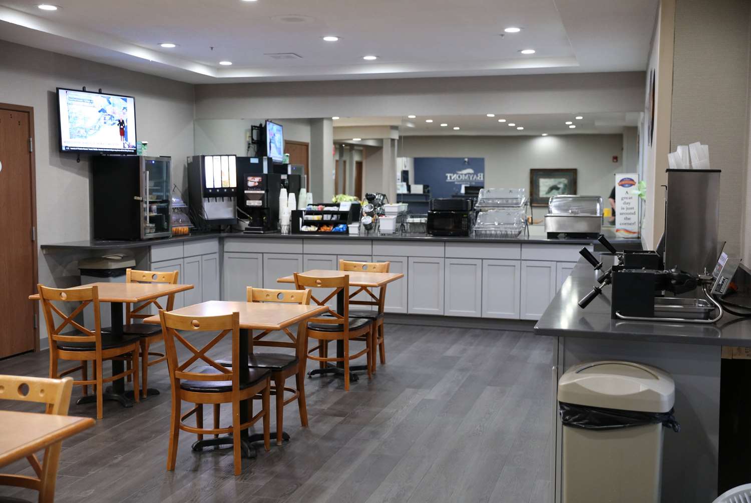 Baymont by Wyndham Rockford 30/36