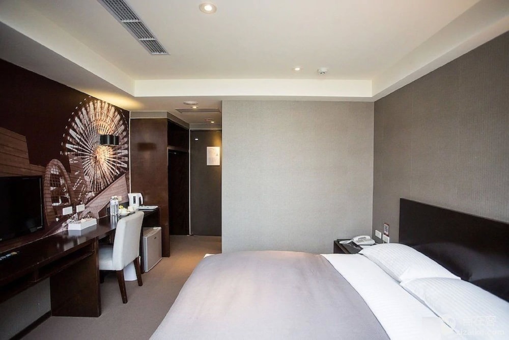 DELUXE, DOUBLE BED