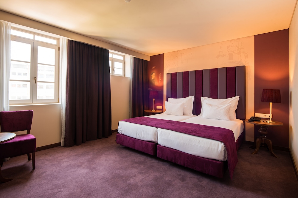 Palace, Single, Twin Beds