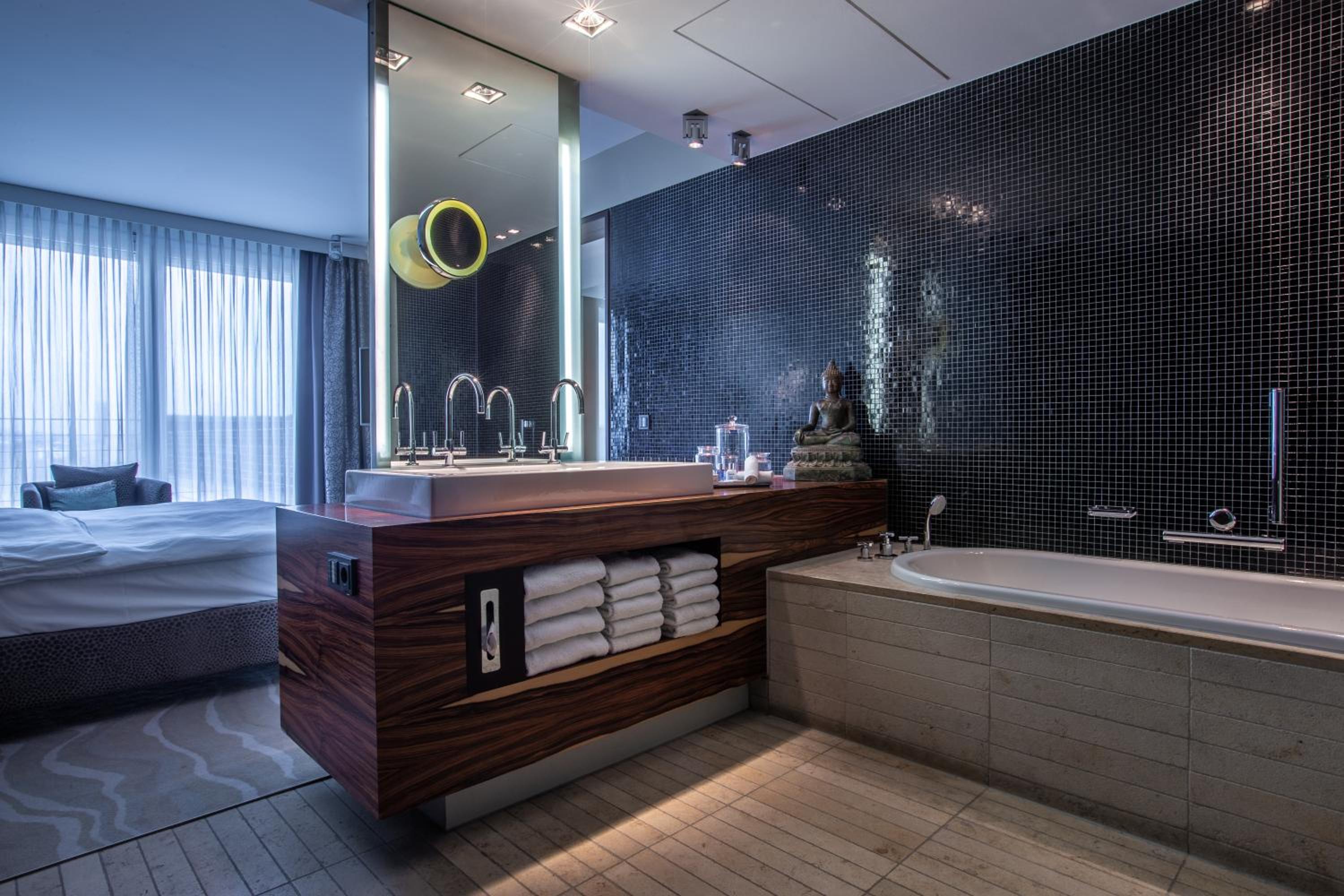 Presidential, Suite, King Bed, Cathedral View, Terrace، Radisson Blu Hotel Cologne 3/4