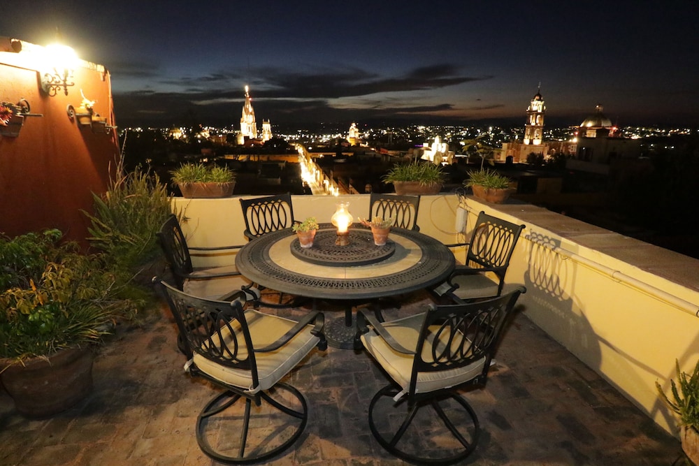 Casa Mia Suites 57/72