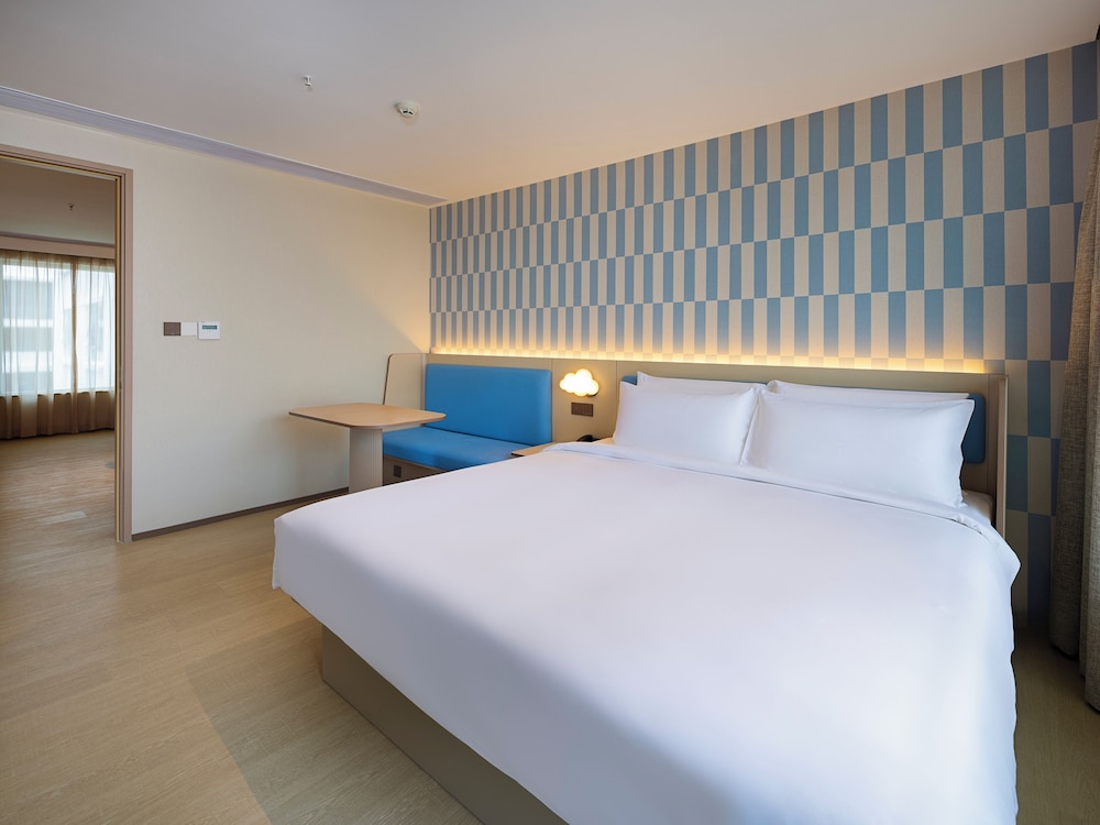2 BEDROOMS, SUITE, KING BED