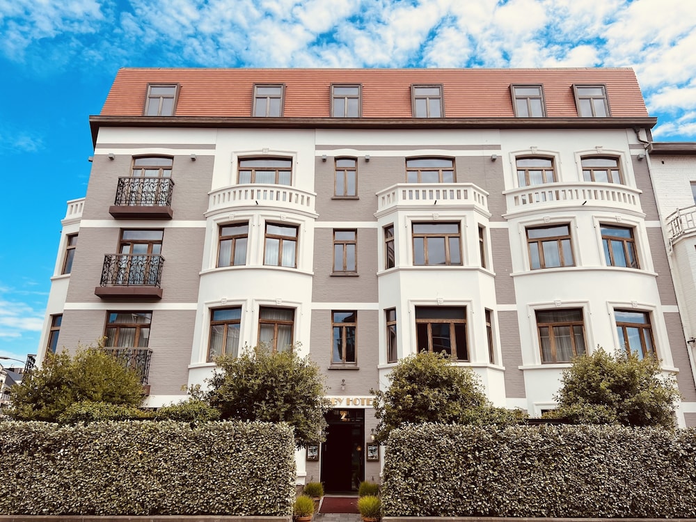 Gatsby Hotel 3/50