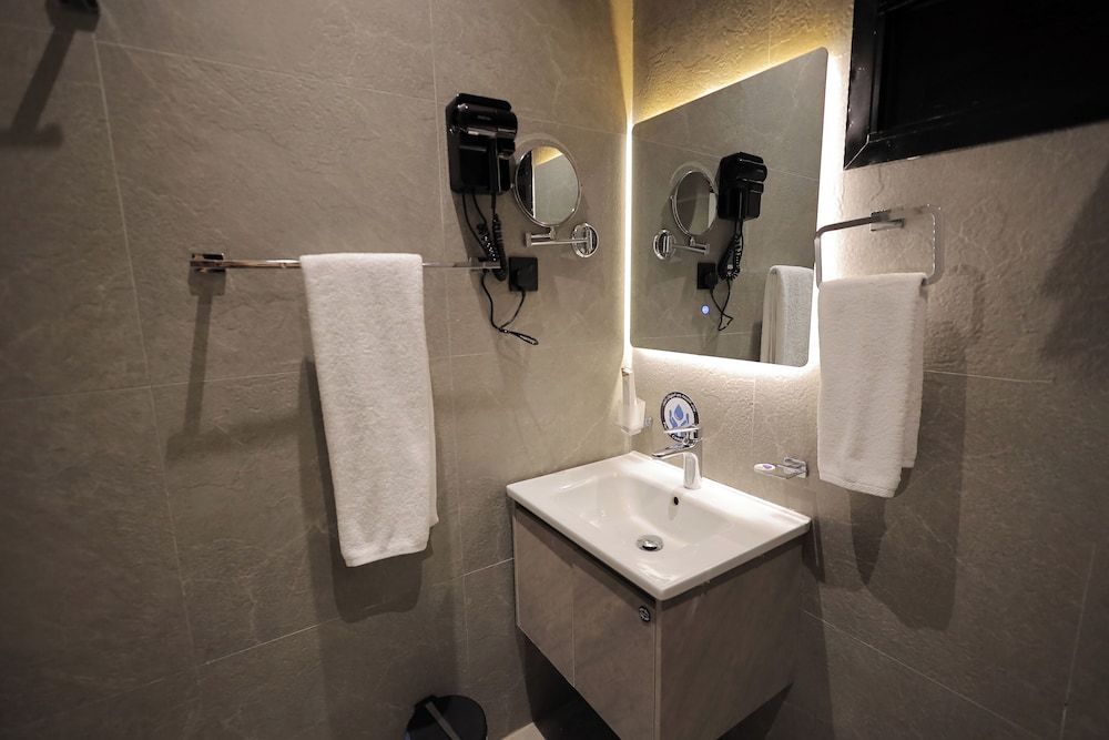 أجنحة المتعب الياسمين(XYZ Hotel Al Yasmin) 14/15
