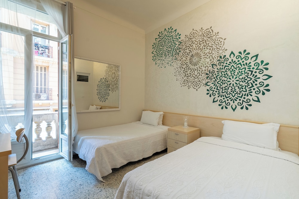 Azur Hotel 12/59