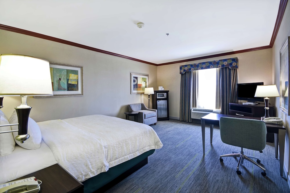 Hampton Inn and Suites Corpus Christi I-37 Navigation Blvd 12/48