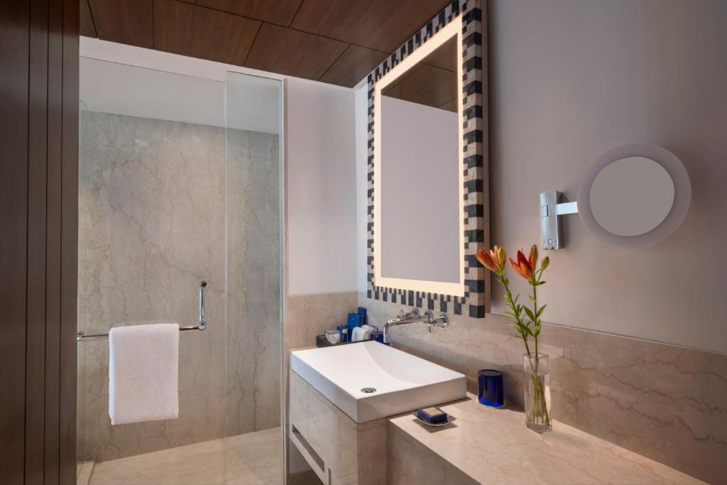 Room, Single, Bay View، The Oberoi Mumbai 2/2