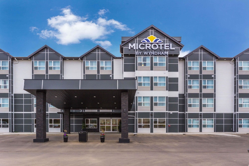 Microtel Inn And Suites By Wyndham Whitecourt 6/41