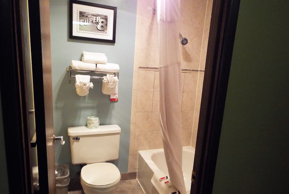 Super 8 by Wyndham Casper East/Evansville 31/33