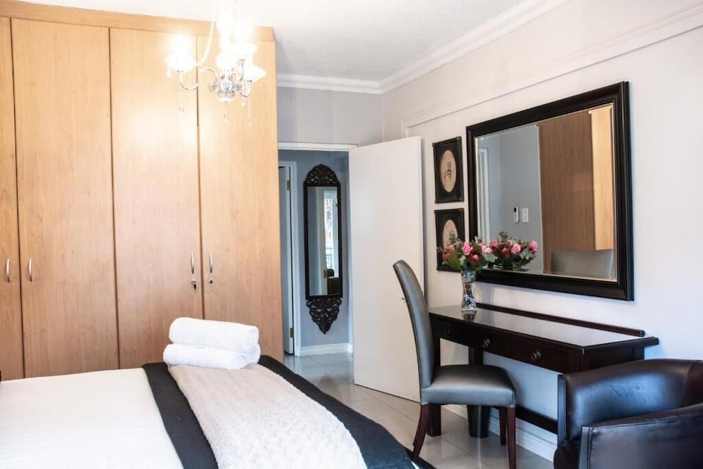 3 BEDROOMS, APARTMENT, CITY VIEW