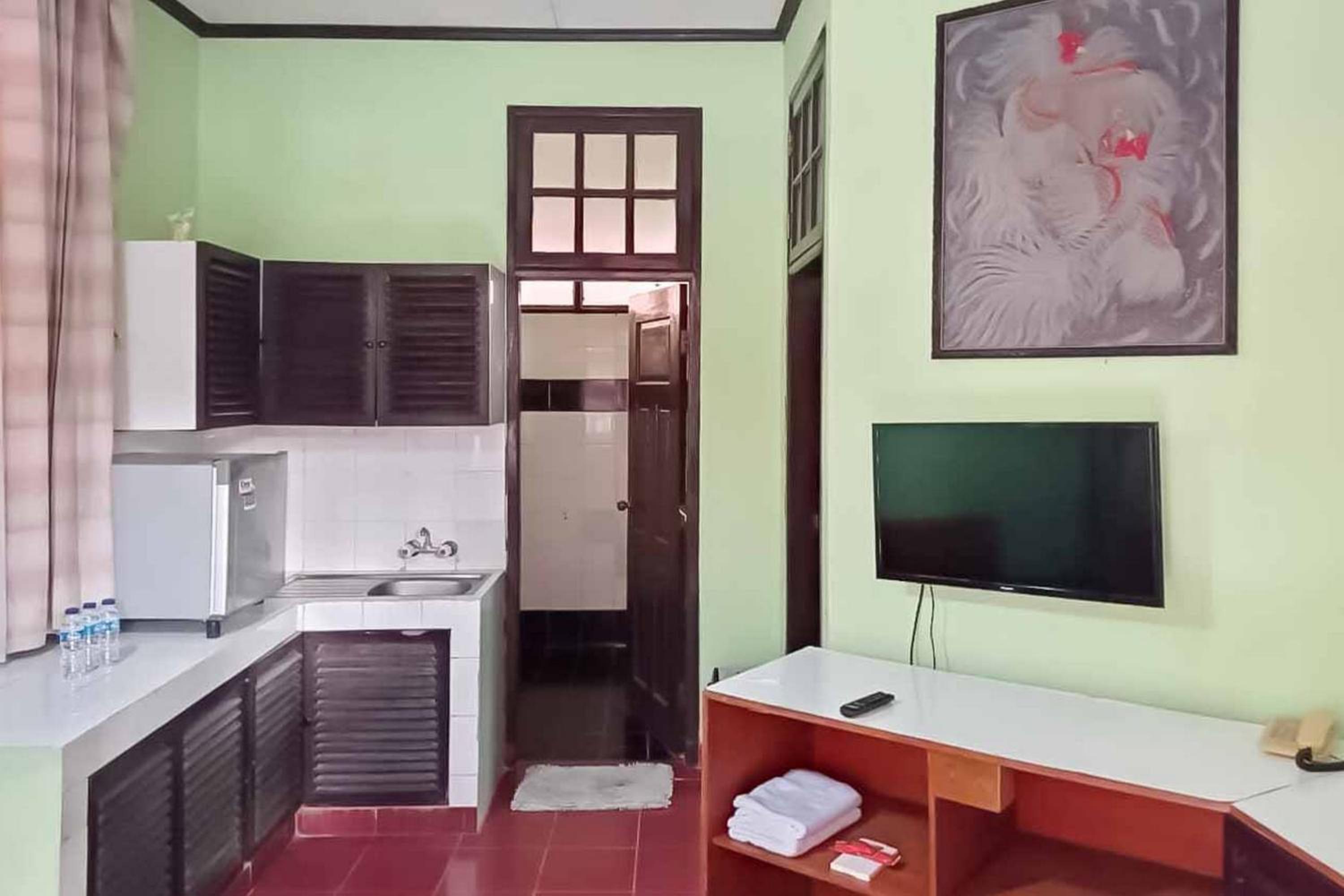 RedDoorz Plus near Tugu Mercusuar Anyer 36/50