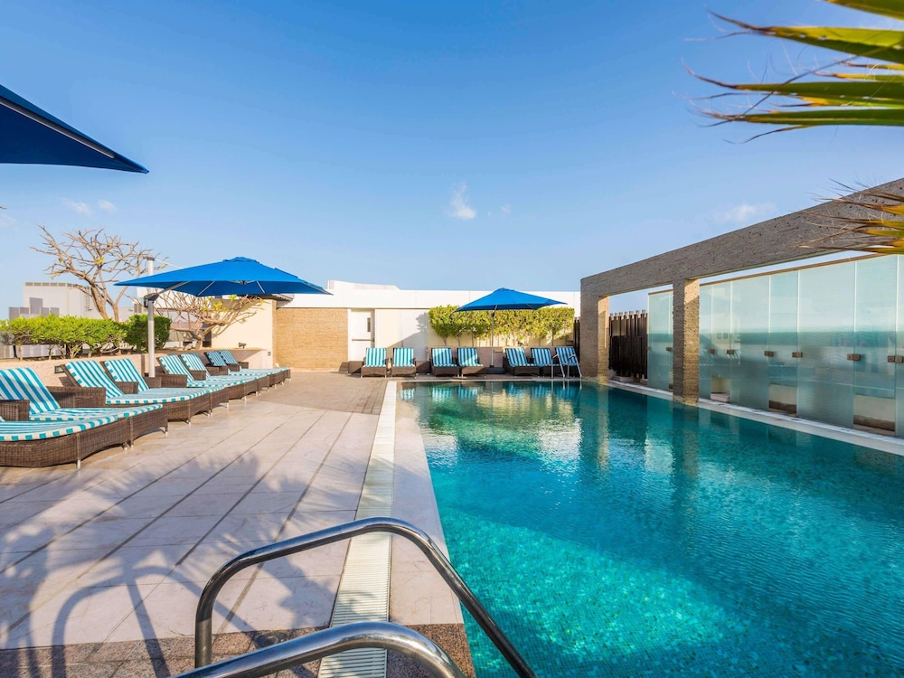 swimming pool spa
