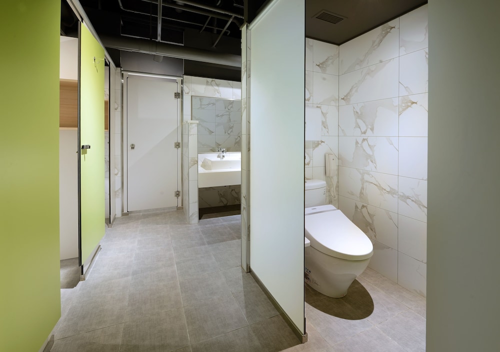 Park City Inn & Hostel 41/47
