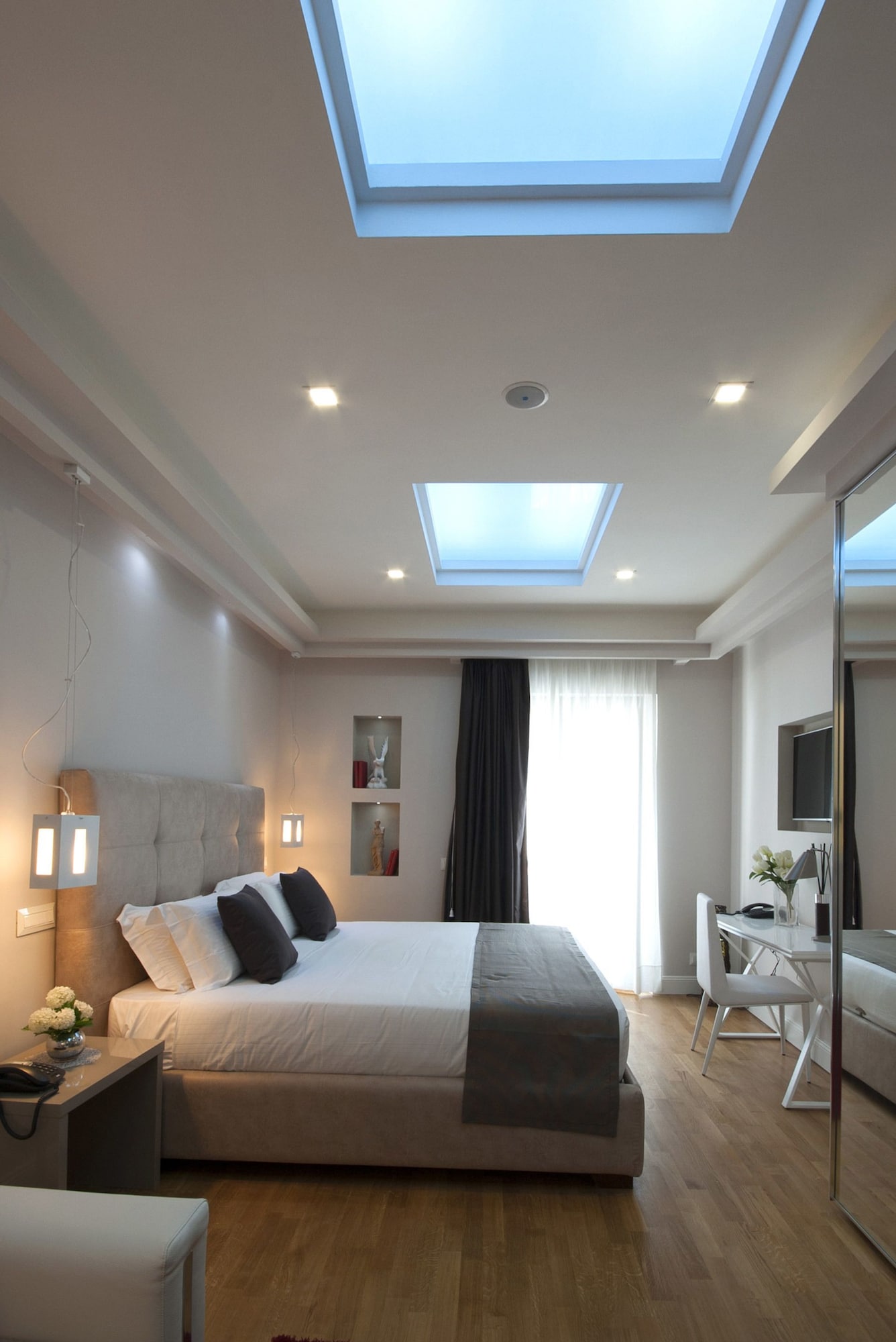 DELUXE, SUITE, KING BED, CITY VIEW, TERRACE