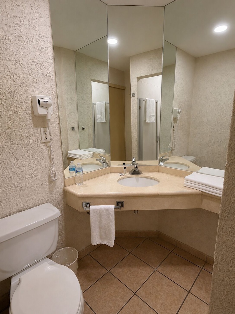 Plaza Inn Express 40/40