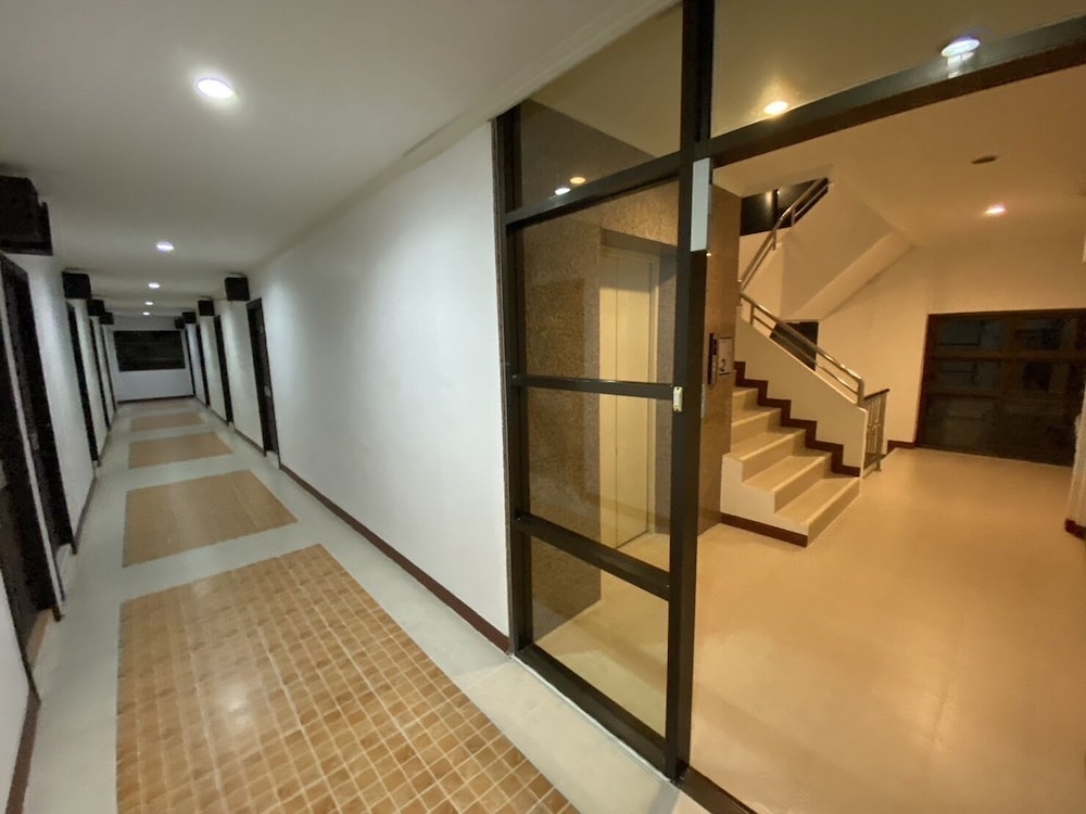 Chonlapruk Lakeside Hotel 38/56