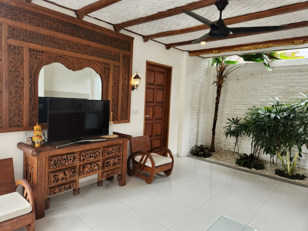 The Calmtree Bungalows 9/64