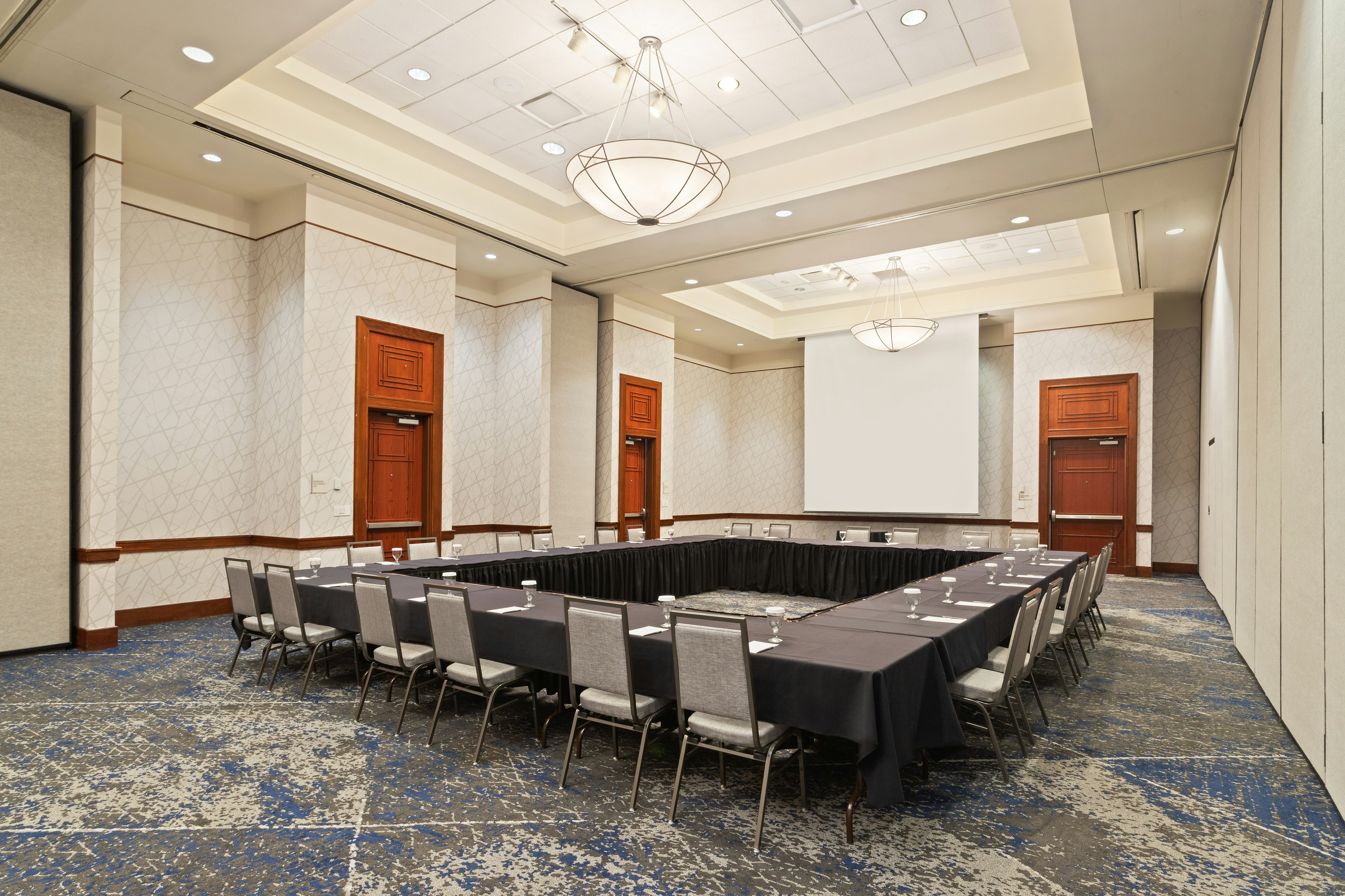 Embassy Suites By Hilton Tampa Usf Near Busch Gardens 16/23