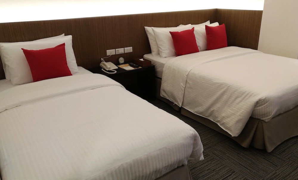 Emperor Hotel 22/50