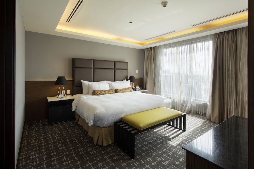 The Bellevue Manila 15/31
