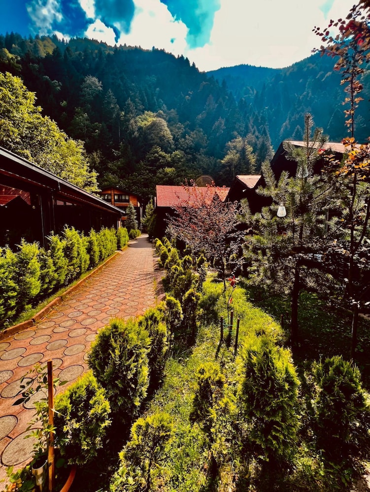 Akyuz Kardesler Hotel & Bungalow 67/74