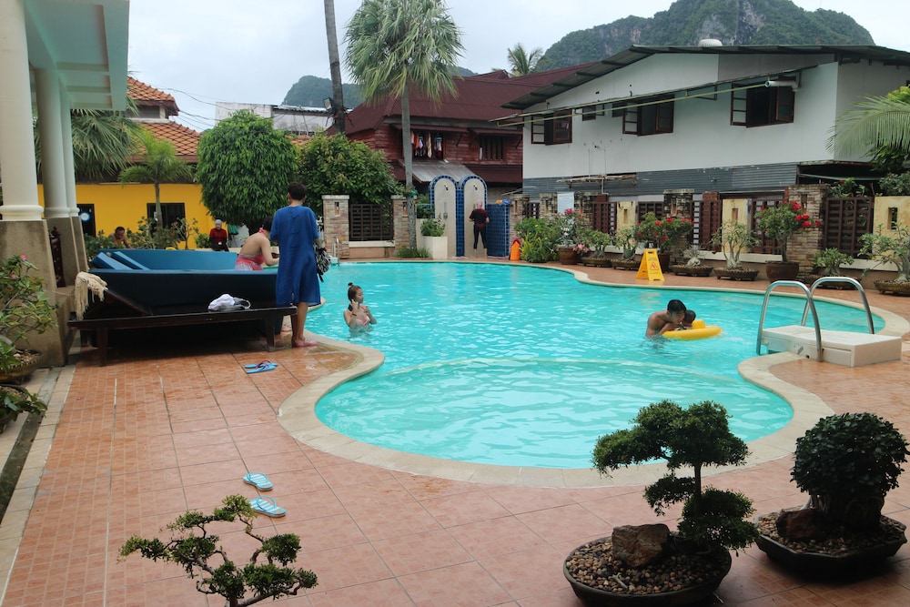 Phi Phi Hotel 7/64