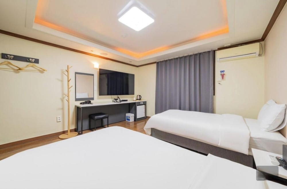 Donghae Gloria Tourist Hotel 13/50