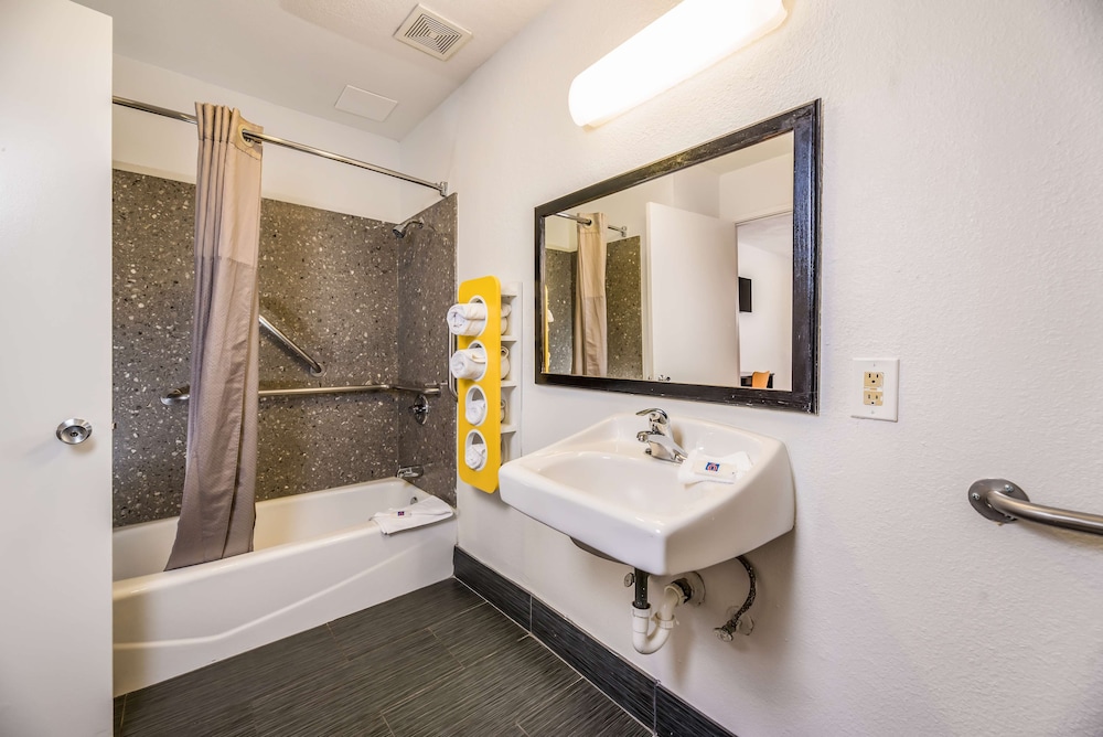 Motel6 Westley Ca 36/40