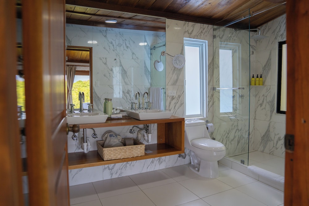 Red Mangrove Aventura Lodge 77/77