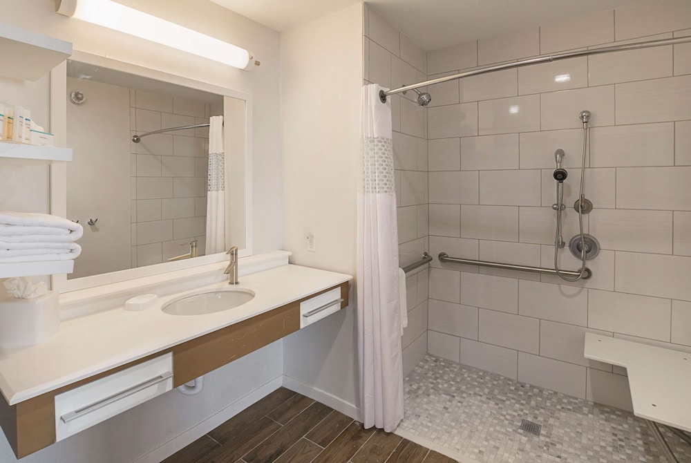 Hampton Inn & Suites Colleyville DFW Airport West 17/50
