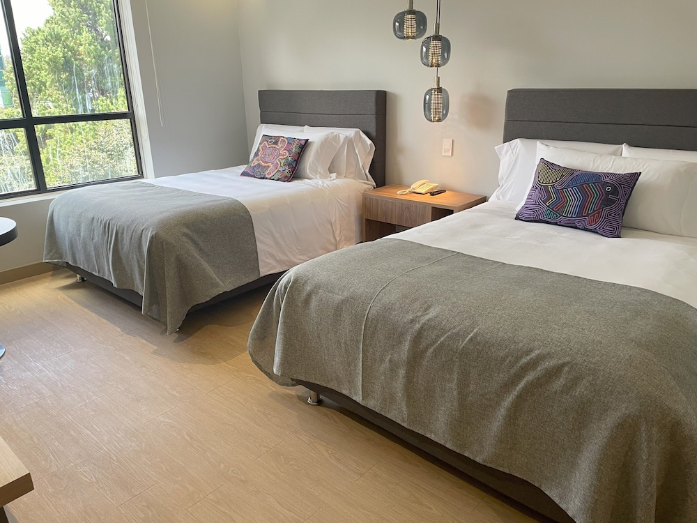 DELUXE, 2 BEDS