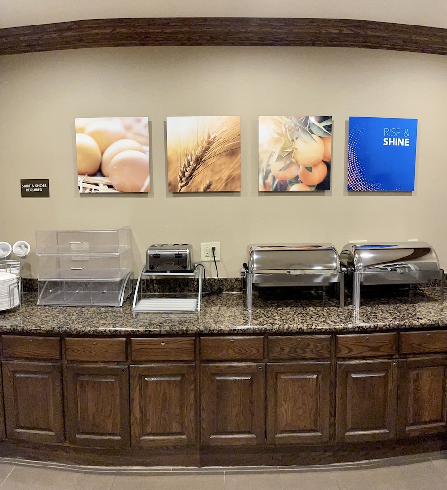 Comfort Suites Oshkosh, WI 17/32