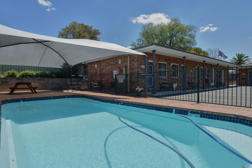 Cadman Motor Inn Tamworth 23/37