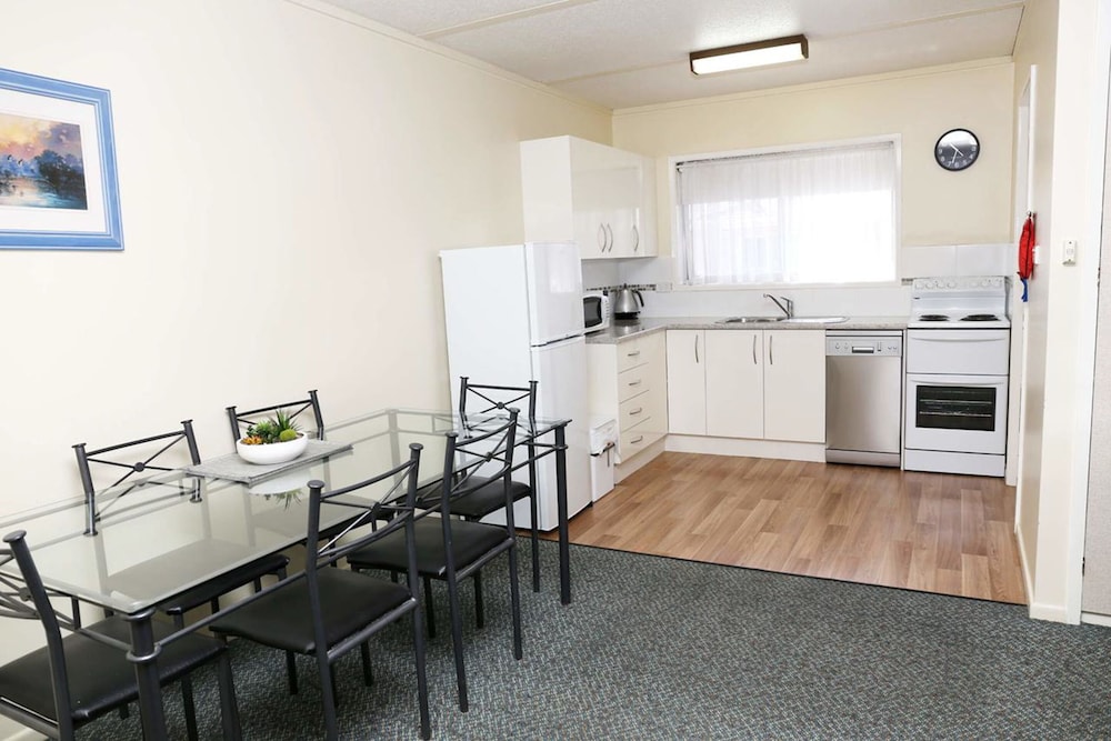 Westwood Motor Inn 36/50