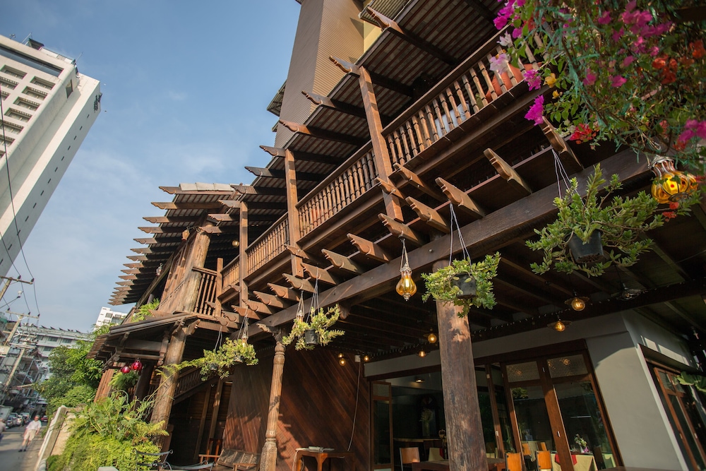 Nightbazaar Inn Hotel 3/48