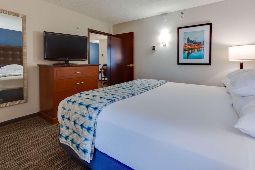 2 ROOMS, SUITE, KING BED, SOFA