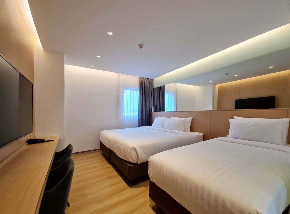 ROOM, TRIPLE