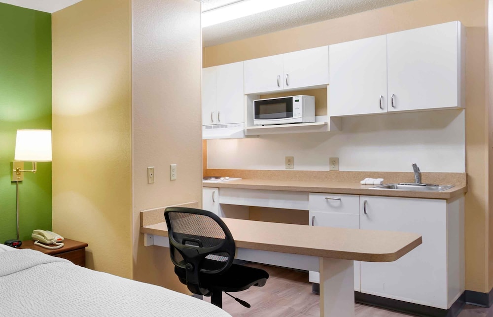 Extended Stay America Suites Kansas City Airport 44/45