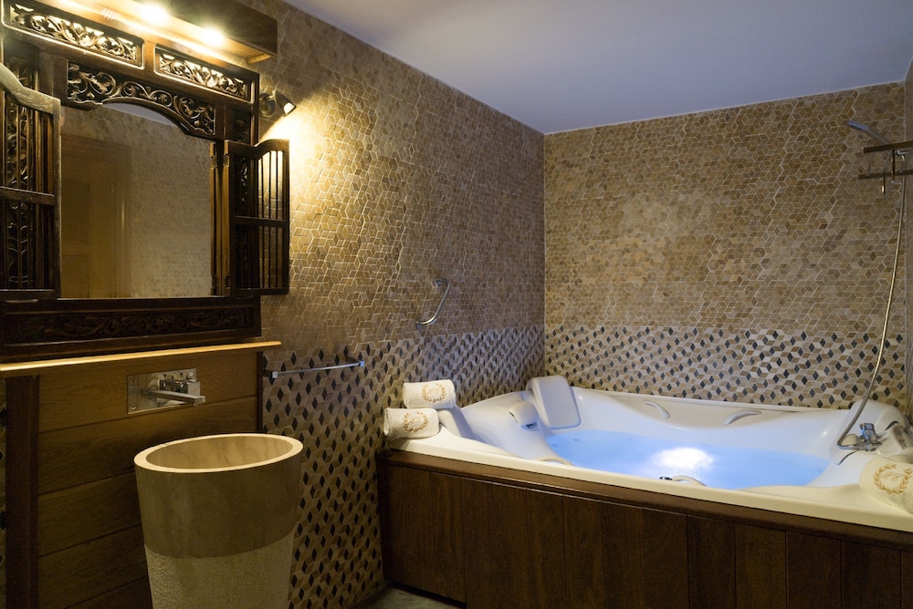 Hotel The Originals and Spa Etxegana 13/70