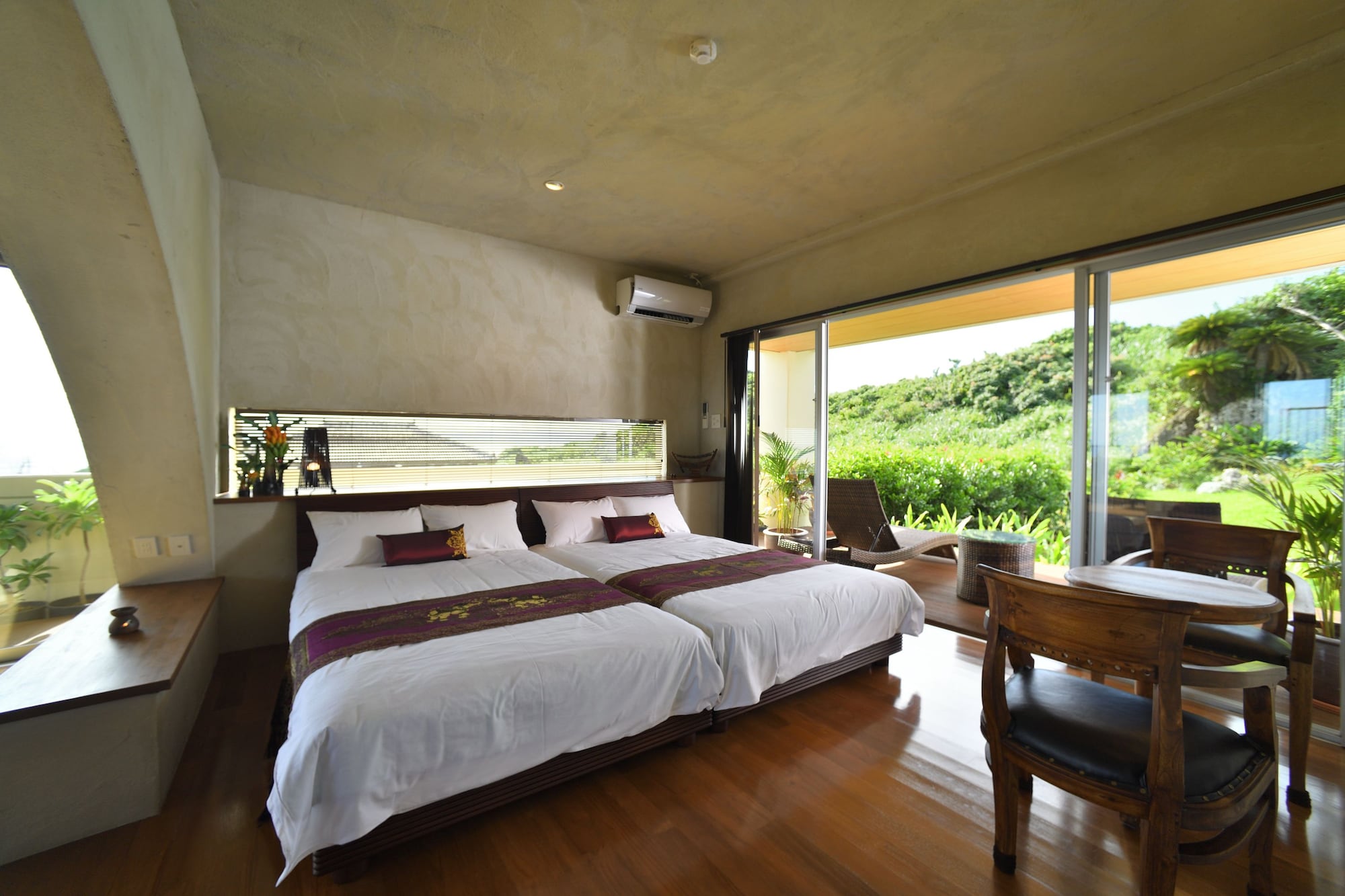 SUITE, TWO EXTRA BEDS, SEA VIEW