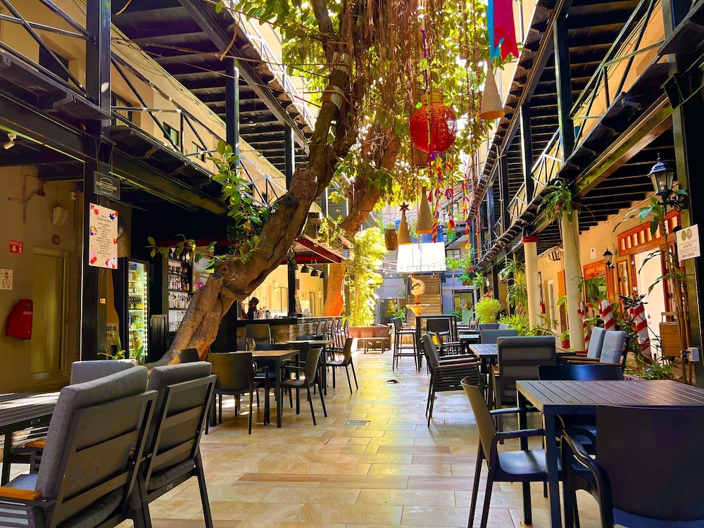 restaurant cafeteria