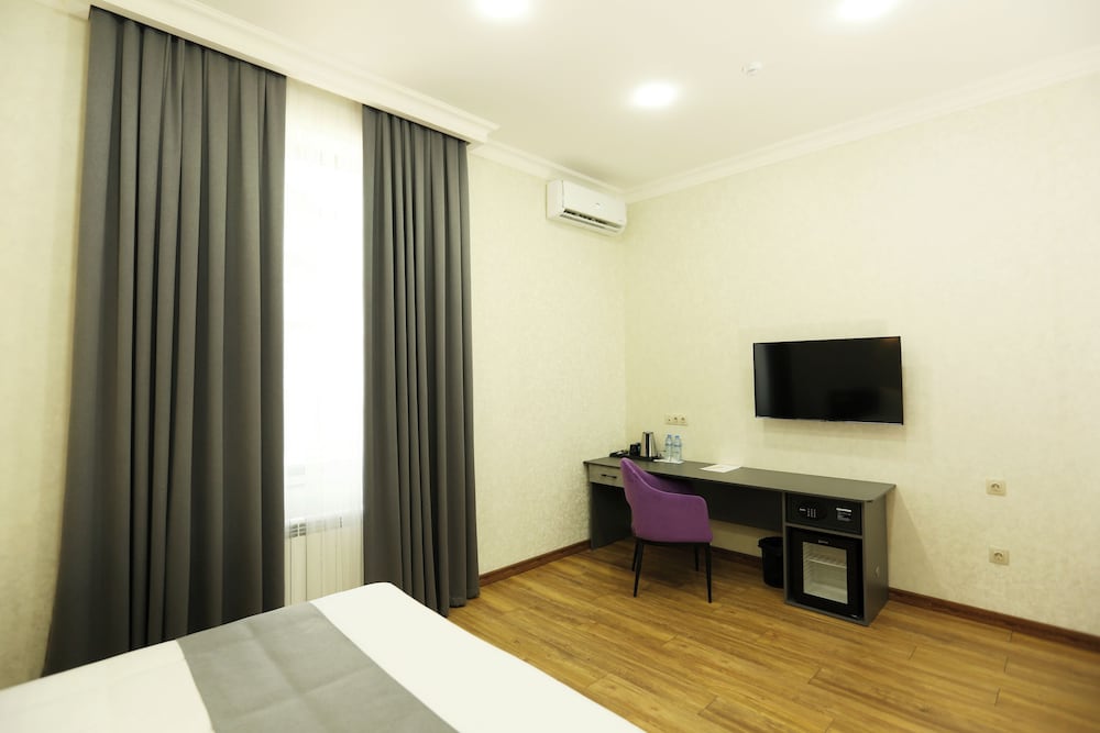 Parklane Hotel 14/44
