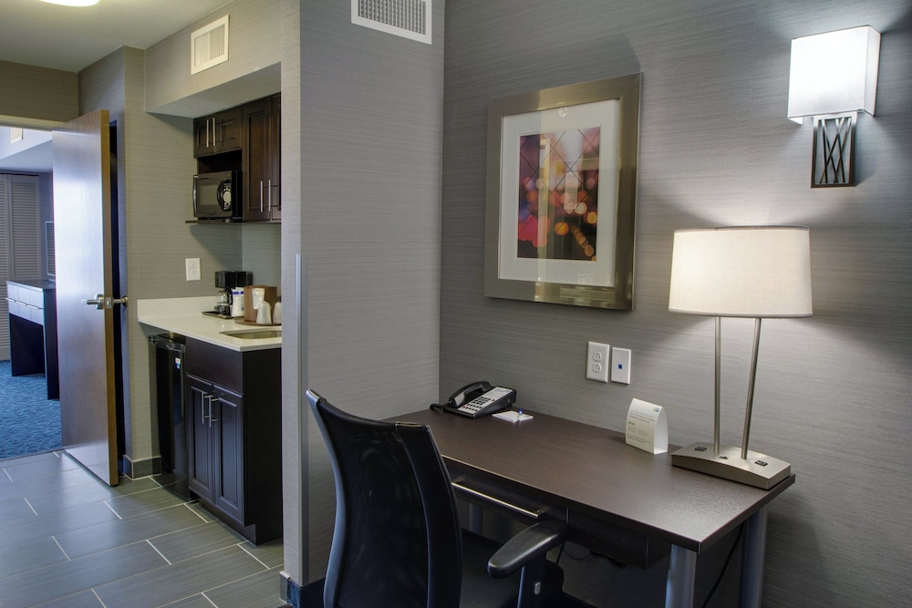 HOLIDAY INN EXPRESS SUITES SIDNEY 26/60