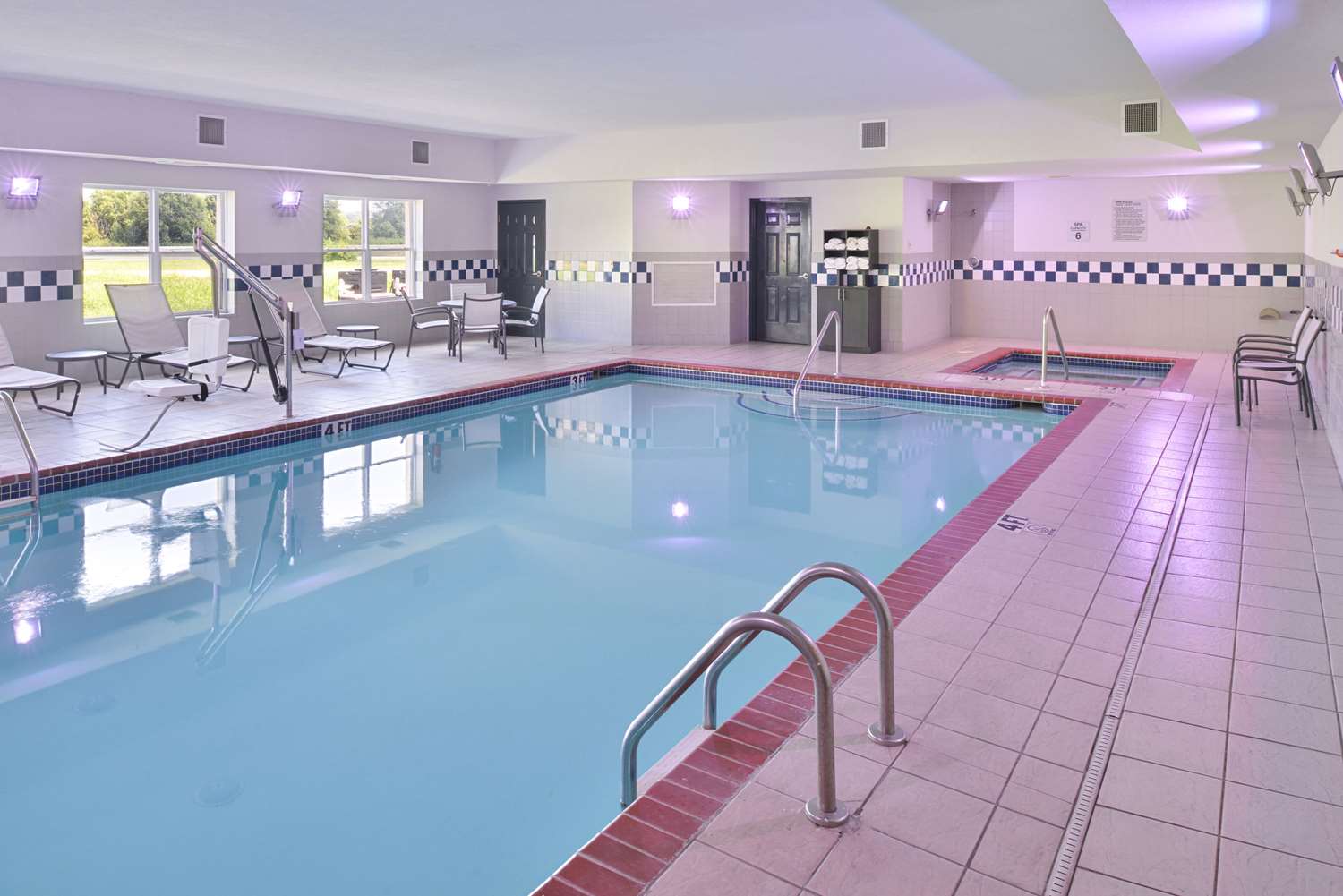 Comfort Inn & Suites Fayetteville-University Area 12/35