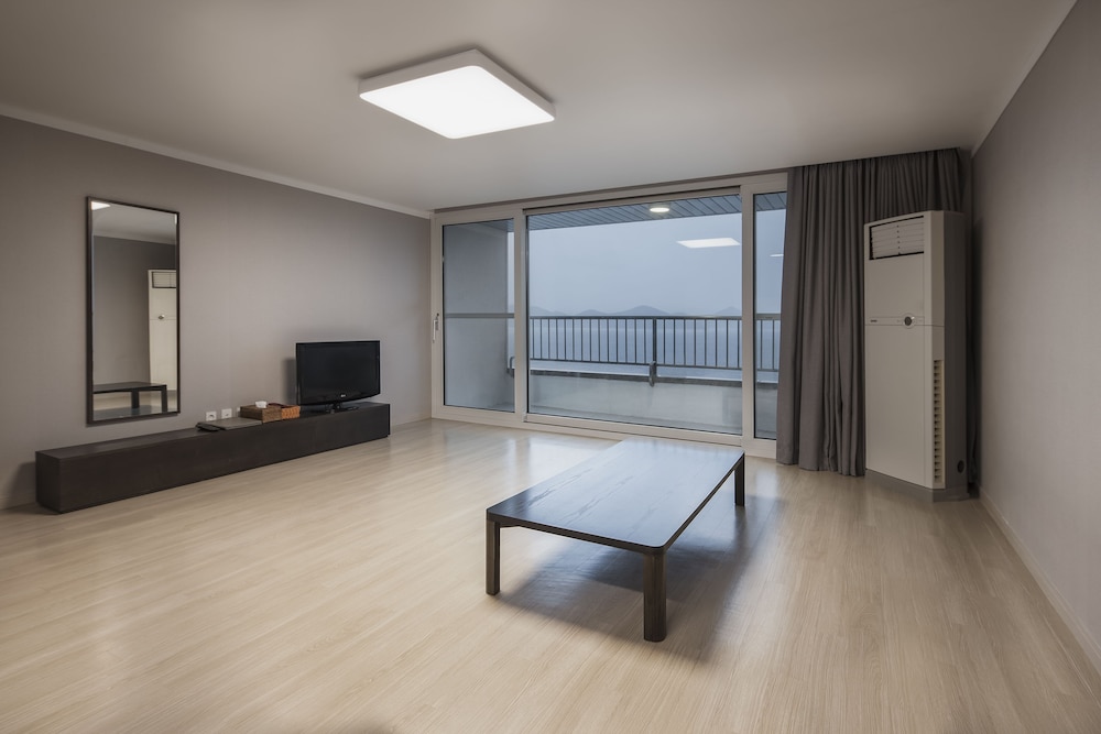 Kumho Tongyeong Marina Resort 28/52
